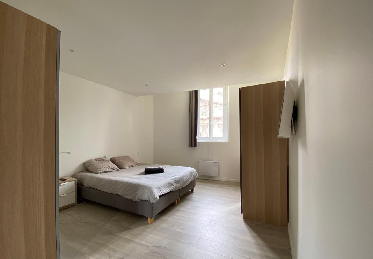 Tour D'Auvergne - Appartements En Plein Centre Ville, Proche De La Cathedrale Et De La Place De Jaude Clermont-Ferrand Esterno foto