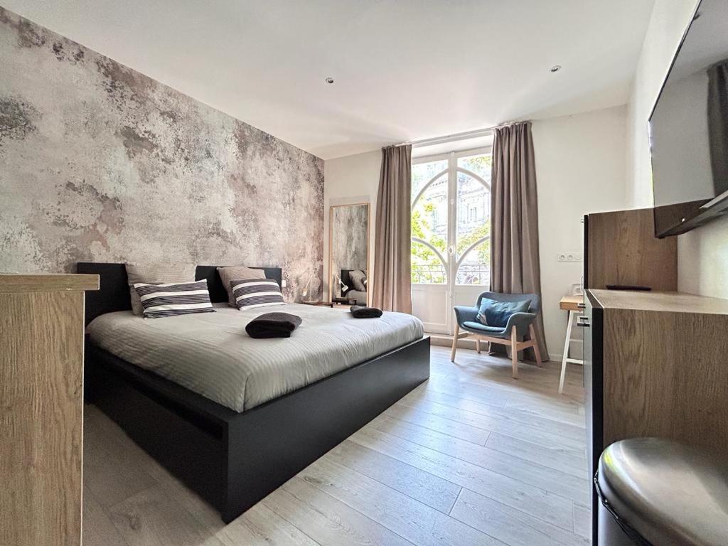 Tour D'Auvergne - Appartements En Plein Centre Ville, Proche De La Cathedrale Et De La Place De Jaude Clermont-Ferrand Esterno foto
