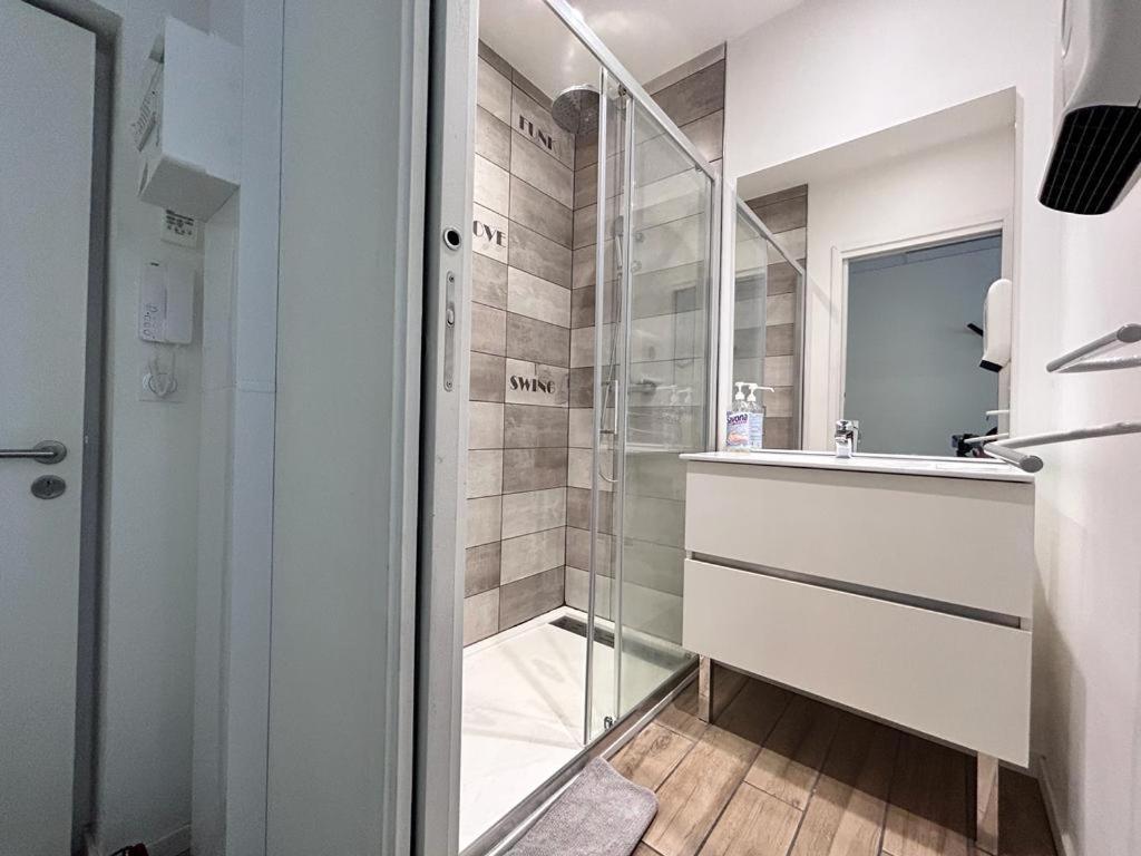 Tour D'Auvergne - Appartements En Plein Centre Ville, Proche De La Cathedrale Et De La Place De Jaude Clermont-Ferrand Esterno foto