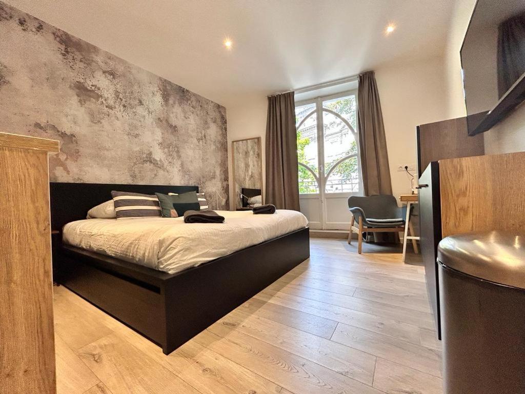 Tour D'Auvergne - Appartements En Plein Centre Ville, Proche De La Cathedrale Et De La Place De Jaude Clermont-Ferrand Esterno foto