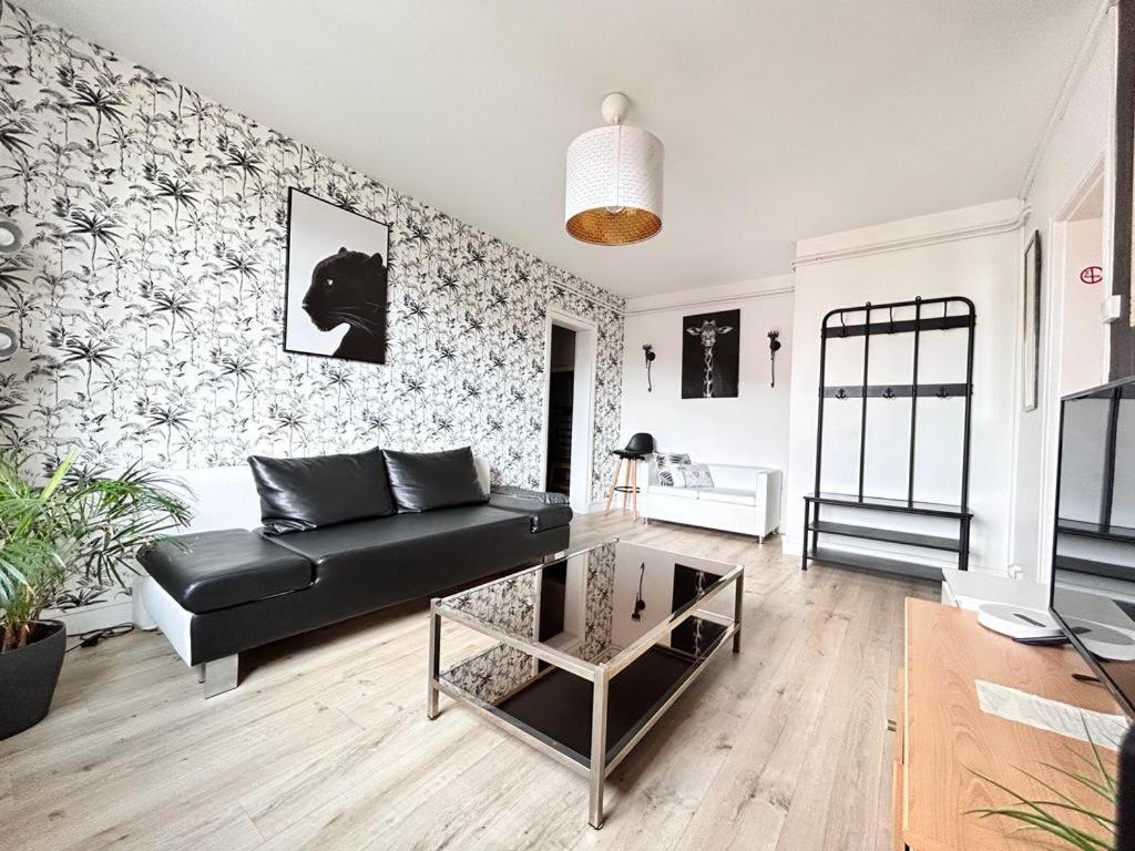Tour D'Auvergne - Appartements En Plein Centre Ville, Proche De La Cathedrale Et De La Place De Jaude Clermont-Ferrand Esterno foto