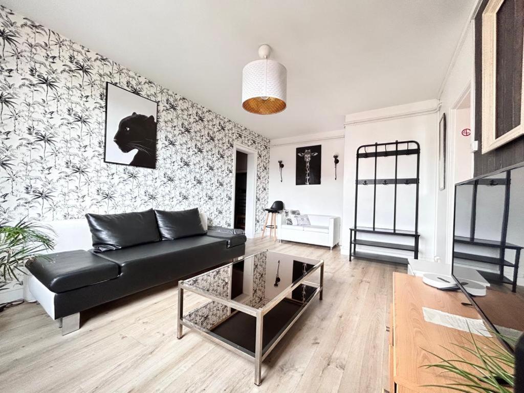 Tour D'Auvergne - Appartements En Plein Centre Ville, Proche De La Cathedrale Et De La Place De Jaude Clermont-Ferrand Esterno foto